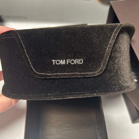 Tom Ford Nika cat eye sunglasses, with Case, box, and unopened cleaning cloth - Picture 5 of 8